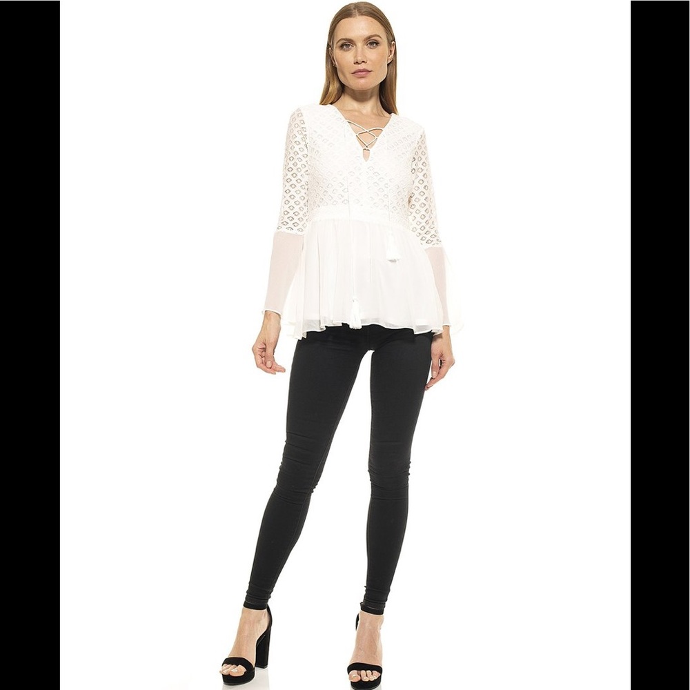 ALEXIA ADMOR JULIET LACE FLARE SLEEVE TOP NWT S